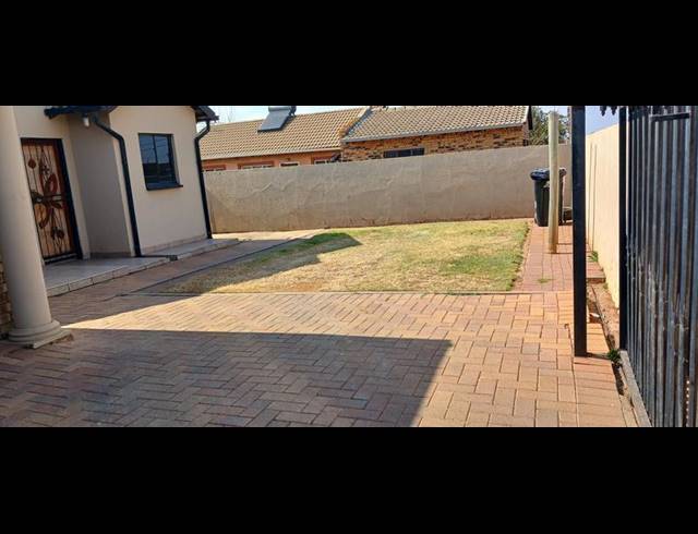 3 BEDROOM HOUSE FOR SALE IN CLAYVILLE